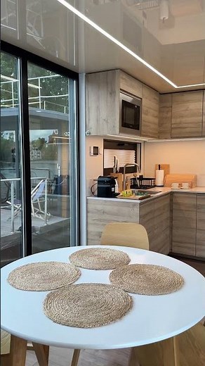 Vacation on a La Mare Houseboats (Waterlodge Houseboat)