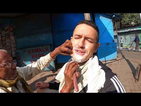 HONEST INDIAN STREET BARBER gets rewarded in Kolkata