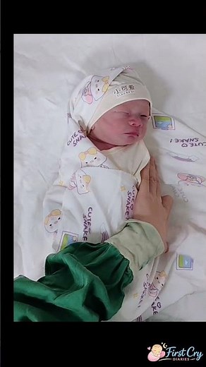 A Baby Gets Impatient While Being Wrapped 🫶👶 #Newborn #BabySwaddle