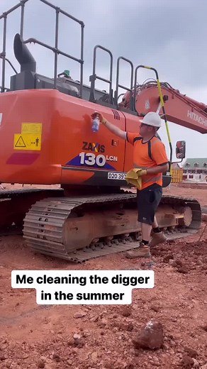 That time of year 😂😂#conorthediggerdriver #construction #diggerdriver #heavyequipment #constructionlife #digger #heavyequipmentoperator #earthmoving #diggers