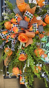PEACHES!! If y'all haven't made a peach themed wreath, this is your sign to give it a try! It's such a fun idea for summer decor and it is sure to brighten all the days! #DIYSummerWreaths #HandmadeWreaths #floraldesign | Southern Charm Wreaths