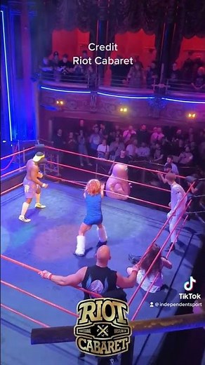 90s icon Mr Blobby enters London Royal Rumble wrestling event 🤼‍♂️ #shorts