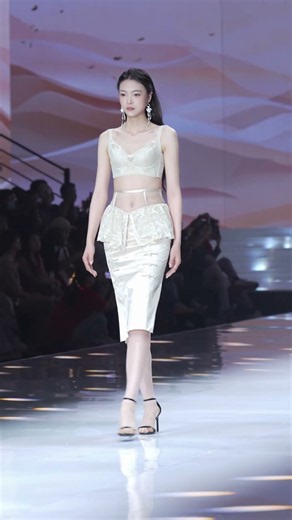 深圳内衣秀#beauty #runway #fashionshow #underwearfashion #란제리 쇼#ランジェリーショー #中國女#Lingerie