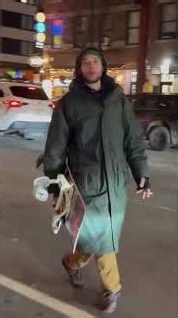 JADAKISS WALK IN TIME SQUARE ON NEW YEAR EVE ALONE WITH JEWELRY #timestower #vivia #subscribe