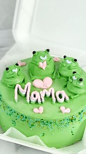 Frog Cake 🐸💖 Lunchbox cakes became such a fun trend this past year and I’m loving it! Add in a random frog design because why not?!😆 | Life Cake