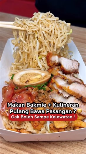 YOHANES | JKT - BKS - TGR FOODIES on Instagram: "Cuma disini bisa kulineran sambil cari jodoh 😆. Gas langsung aja ke Pork & Noodle Festival di Green Sedayu Mall ! Ada banyak kuliner menarik yang bisa kalian coba, fav aku : Bakmie Kangkung Babi, Bakmie Komplit Babi, Siomay Babi, Lumpia Semarang, dan Es Oyen Durian 😋 . Selain itu ada Event Cindomatch tgl 24-25 Januari nanti. Mulai dari Singles Meetup, Blind Box Date, Jodoh Market, sampai Pembacaan Garis Tangan oleh Shifu Po. Langsung aja ke Pork