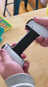 Backbone はあなたのスマートフォンを究極のゲームコンソールに変えます。スマートフォンを取り付けるだけで、Apple Arcade や Xbox Game Pass Ultimate に対応したゲームやサービス、さらには Xbox、PlayStation、PC からのストリーミングも楽しむことができま | Backbone