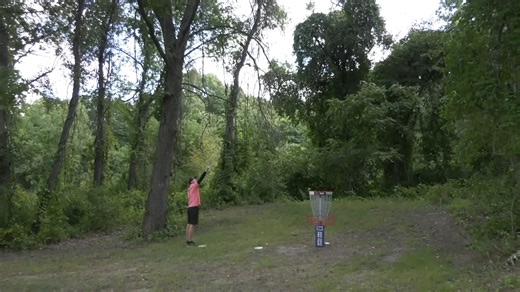 Simon Line on a putt! 🤯🤯 Via MVP Practice Round YouTube video. | Disc Golf Fanatic