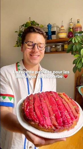 Gâteau Renversé Fraise Rhubarbe Moelleux et Facile 🍓 | Recette Facile Goûter Rhubarbe Caramélisée