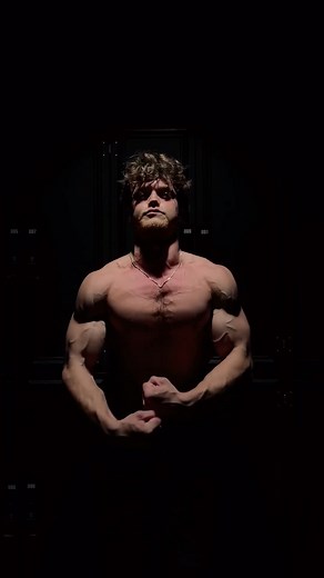 Niklas Fink | Online Fitness Coach on Instagram: "You’re welcome! Here’s the information about the incline dumbbell bench press: The Incline Dumbbell Bench Press is a highly effective exercise renowned for its ability to target the upper chest and shoulders. Using a pair of dumbbells, this exercise engages multiple muscle groups, providing a comprehensive upper body workout.⚡️ Performed on an incline bench set at a 45 to 60-degree angle, it ensures optimal muscle activation and growth. 🥇 Incorp