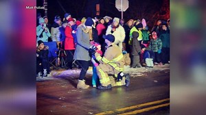 Firefighter gives diamonds to girlfriend and her daughter in Christmas parade proposal