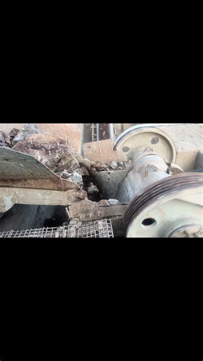 Powerful Jaw Crusher in Action Explained