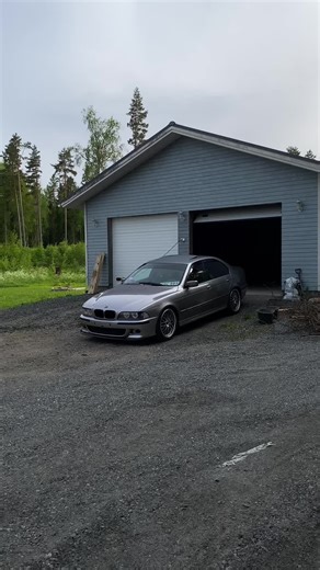 Exploring the BMW E39 528i: A Motorsport Icon