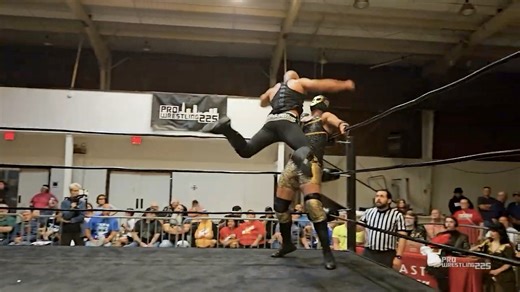 9.6K views · 71 reactions | WildThing turns the Super Gold 8 Rumble into a Stinger Splash Party! 廬 #wrestling #prowrestling225 #wildthing #prowrestling #houma #sting #stingersplash #wcw #nwo #wwe #aew #nxt #nwa #tna #coldblooded #royalrumble | Pro Wrestling 225 | Facebook