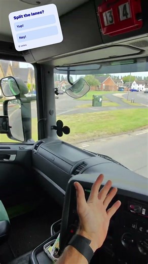 Stop splitting wrong on roundabouts #hgvtraining #driverfail