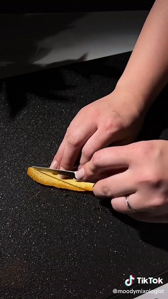 Simple citrus garnish tutorial #garnish #cocktails #learnontiktok