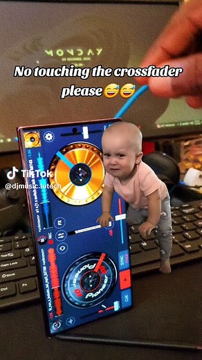 Master DJ Mixes with the Virtual DJ App