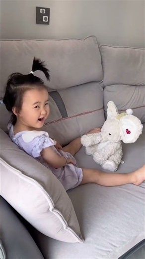 This peek-a-boo elephant plush toy from Babycare is perfect for little ones! It interacts