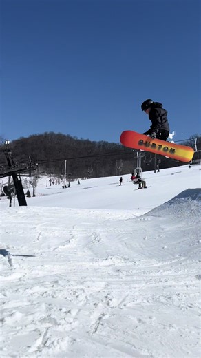 Mid Clips of Snowboarding Fun