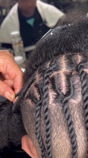 9.3K views · 147 reactions | Invisiblelocs hairstyle tutorial #invisiblelocs #explorereels #locstutorial #howto #tutorials #explorepage #exploretheworld #exploremore #viral #viralvideo #videoviral | Sonia Ogbeide | Facebook