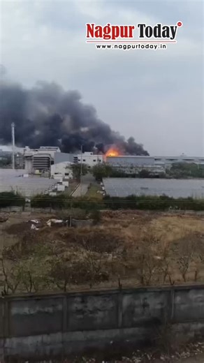 Blast at Umred Aluminium Factory! 8 workers injured, 2 critical after a massive explosion in Nagpur district. Firefighters struggle due to aluminium powder. Cause still unknown. #UmredBlast #NagpurNews #FactoryExplosion #BreakingNews #MaharashtraUpdates | Nagpur Today News