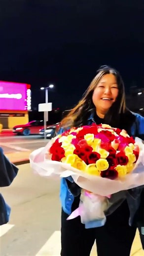 Hanging out flowers on the street #youtube #love #respecta