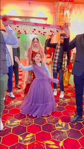 Taaron ka chamakta gehna ho #wedding#bride entry#cute girl dance performance#viral#youtubeshorts👍🥰😍🤗