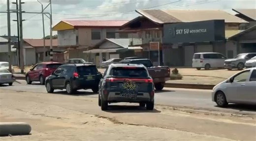 Another happy customer at PristineCar / Hyundai Suriname ✨ Wat is er mooier dan het nieuwe jaar gezond en wel instappen? Het nieuwe jaar gezond en wel inrijden in een gloednieuwe Hyundai Creta! 🚗✨ Aan het eind van het jaar mochten wij deze bijzondere, upgraded Hyundai Creta afleveren aan een bijzondere vrouw. En zo begon zij 2026: stijlvol, comfortabel en vol vertrouwen. Wij wensen onze klant heel veel rijplezier toe! De zorg van uw Creta is bij PRISTINE CAR in goede handen. De Hyundai Creta is