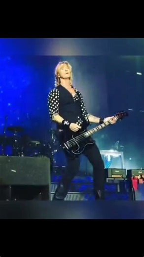 2.9K views · 141 reactions | October 30th, 2017 - a show in Toronto at Air Canada Centre. #GnFnR | Guns n' f 'n Roses.It - Nightrain Italia Fanpage | Facebook