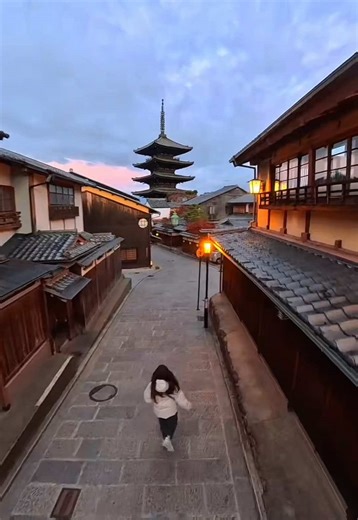 💸 Une alternative petit budget ⬇️ ⚠️ Oublie pas le code LINDA360 🎥 En ce moment vous avez une promo de 210€ sur la X4 qui est le modèle précédent mais déjà super quali pour un usage de vacances comme moi ! 🤑 Avec LINDA360 tu as des promos et cadeaux sur presque tous les produits @insta360 official ! Pour la X4 air et la X5 tu peux avoir un pack ski ou snow offert en choisissant le pack ski ou snow et en entrant le code ! Tu peux aussi avoir -5% sur le pack no drone no problem ! #insta360 #jap