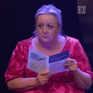 Wat een shitzooi die ontlastingtesten. 😅 Pak de oliebollen er maar bij en kijk op oudjaarsavond vanaf 22:30 uur naar de gloednieuwe show Hoe dan!? van Christel de Laat . Te zien bij Omroep Brabant. 🍿 | Omroep Brabant