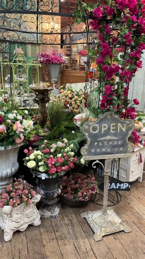 It’s time :))) welcome to “ You Make my heart bloom” Our next market January 8th-11th At 300 s park av , Tucson 85719 #gatheravintagemarket #tucsonlocal #thisistucson #homedecor #rustichomedecor