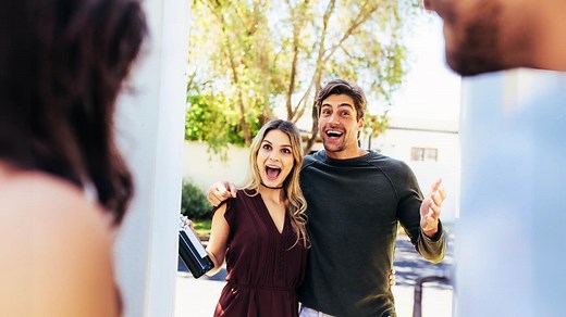 The 2 Cardinal Rules For Keeping The Peace With Your In-Laws, According To A Family Therapist