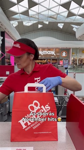 It’s timeeeee 泌 #MrPretzels #ChristmasisComing | Mr. Pretzels UK | Facebook