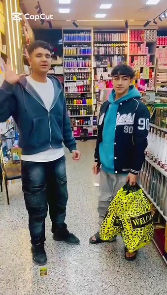 اخويا الي اتشرفنه بيه عندنه توصيل القاهر و الجيزه النسر في كل مكان😉🦅 انتظرو تفوه العروض من اخوك الكردي 😉❤️ #السلام_بلدنا🦅 #Elkordy_store #الزاويه_الحمراء_بلدنا💪 #هنلبس_مصر_كلها_مستورد✨ #هندمر_الاسعار