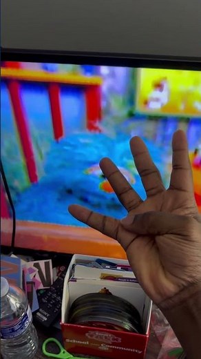 Sesame Street Rosita Zoe Egg Chicken Hide and Seek 4 to 6