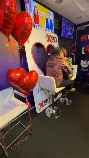 NUESTRA PAREJA INVITADO LOGRANDO EL BESO MÁS LARGO DE LA GOZADERA 🔥❤️💋 | X 96.3 FM