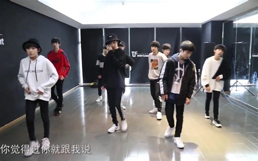 家长体罚孩子过程被记录下来 看着都痛啊