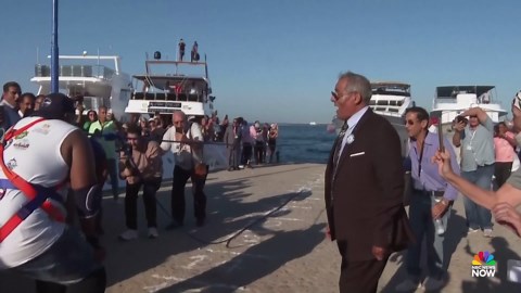 Egyptian wrestler pulls 700-ton ship with his teeth