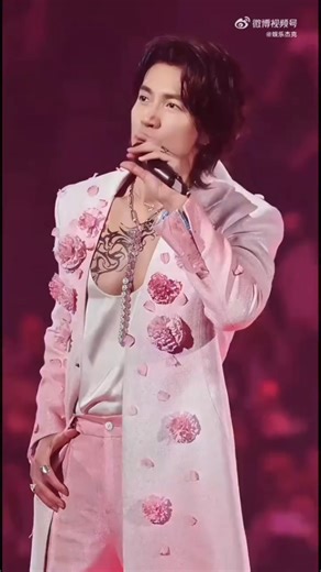 욱동이 on Instagram: "Nothing can stop the most hearthrob in his generation 🫢 The one and only JERRY YAN 😍 #highlights2025 #highlightseveryone #followersreelsfypシ゚viralシfypシ゚viralシalシ #hilightseveryonefollowers #highlightsシ゚ #facebookreelsviral #followersreels #reelsfacebook #vicchuo #everyone #JerryYan"