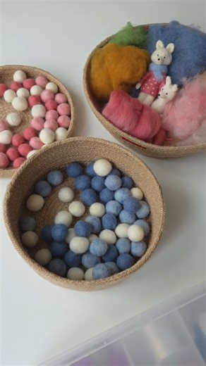 Klára Ela on Instagram: "ENG/CZ I am starting the year a little more slowly and trying to find the best way to make felted wool balls. So far, this method has worked best for me. What do you think? Would you like to try it too? Let me know in the comments. 🌟 I am also curious about one thing...how to make the balls the same size? If you have a tip, I would love to hear it. 🩷🐾 ČESKY: Začátek roku beru trochu pomaleji a hledám ten nejlepší způsob, jak vyrábět vlněné kuličky. Tenhle postup se mi