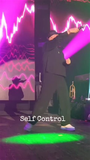 Live da Firenze Self Control @rafofficial #tipretendo #gentedimare #ilbattitoanimale #selfcontrol #musicaitaliana