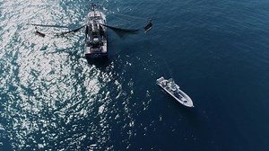 Captain Scott Walker, host of Into the Blue TV, shares some of his favorite features of the Simrad® HALO® 3000 open array radar. One remarkable addition is the latest Bird Mode, capable of detecting flocks of birds up to 8 nautical miles away. This functionality assists in locating the birds, which in turn aids in finding the fish. This tool is a must-have for any angler's toolkit. #Simrad #TeamSimrad #HALOradar | Simrad Yachting