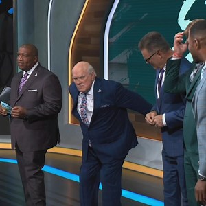 66K views · 2.4K reactions | Terry Bradshaw doing the Griddy is the content we all needed today 藍 | NFL on FOX | Facebook