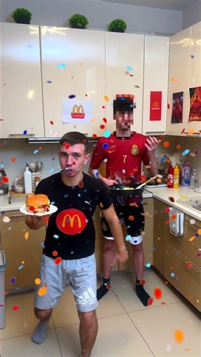 ΑΝΟΊΞΑΜΕ ΔΙΚΌ ΜΑΣ MCDONALDS ΜΕ ΤΟΝ RONALDO!