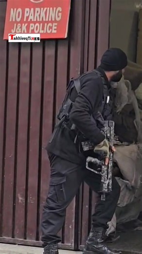 Police team led by SHO Sher-gari and CRPF conducted frisking and search operations at Maharaja Bazar and adjacent areas in Srinagar | Takhleeq Times