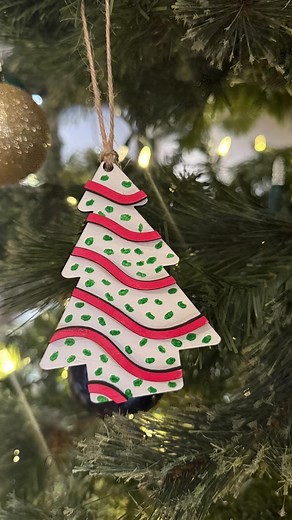 Because everyone loves the Christmas tree cakes 😝 https://www.wildbirchcreative.com/products/christmas-tree-cake-ornament | Wild birch creative