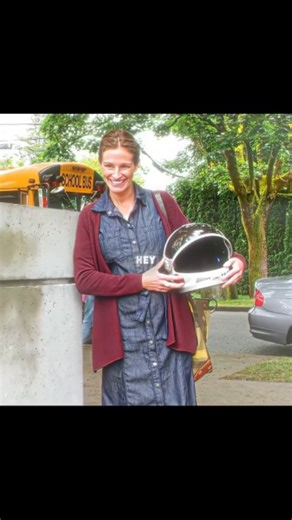 Moonlight flIm on Instagram: "Wonder (2017) | A Boy, a Mask, and the Weight of Being Seen ⏳ . . Follow @moonlight.flim More Videos 😁 . . A young boy with visible facial scars endures relentless bullying—mocked in the cafeteria, ignored by peers, even called “the Sarlacc monster” by classmates who can’t look past his appearance. 😔 His only solace? A kind mother who hands him a shiny astronaut helmet—a symbol of escape, of hope, of *being someone else*. 🪐 But when he tries to wear it at school,