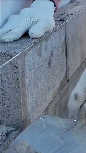 The process of installing Hebel concrete blocks on the wall surface neatly and cleaning the cement