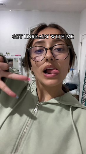 Get Unready with Me: Color Shampoo, Makeup Removal, and Beauty Routine